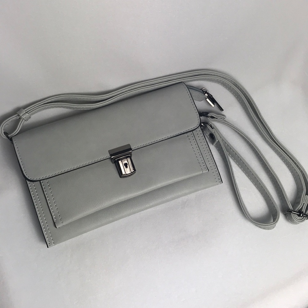 🌻 3/25 🌻 Teal Faux Leather Crossbody Clutch